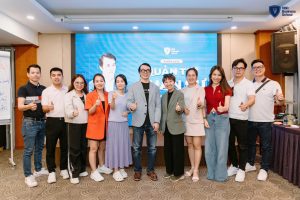 Thiên Thảo cùng đồng nghệp