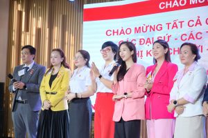An Phạm cùng đồng nghiệp