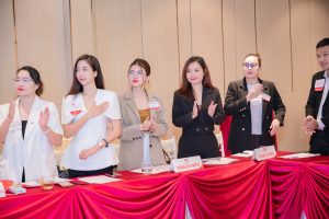 An Phạm cùng đồng nghiệp